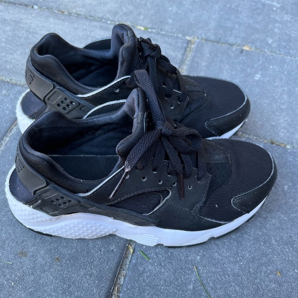 NIKE black huarache sneakers - SIZE 4.5Y/ US6-6.5 - Picture 13 of 16